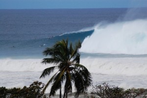 A grinder from outside in the tow-in zone smokes through the paddle-in zone and no one is able to catch it.